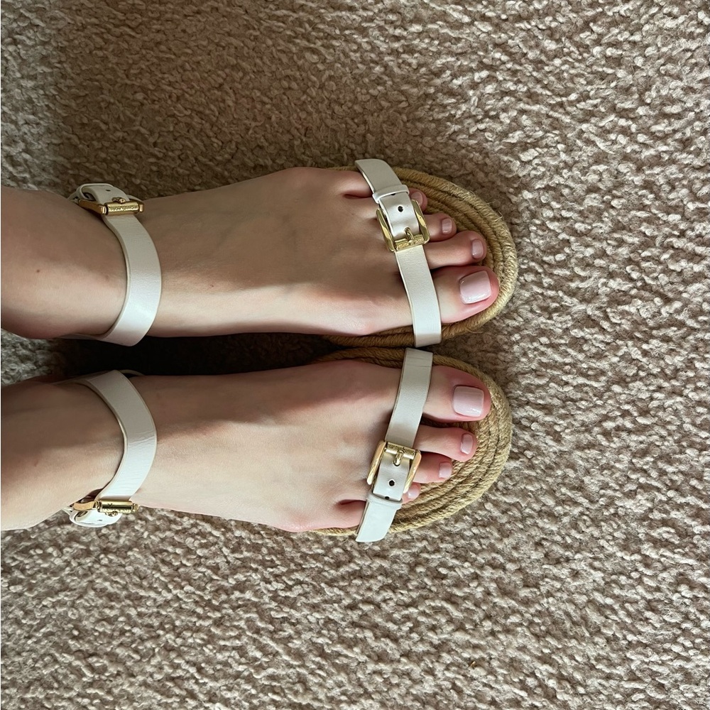 Kyla flat sandal